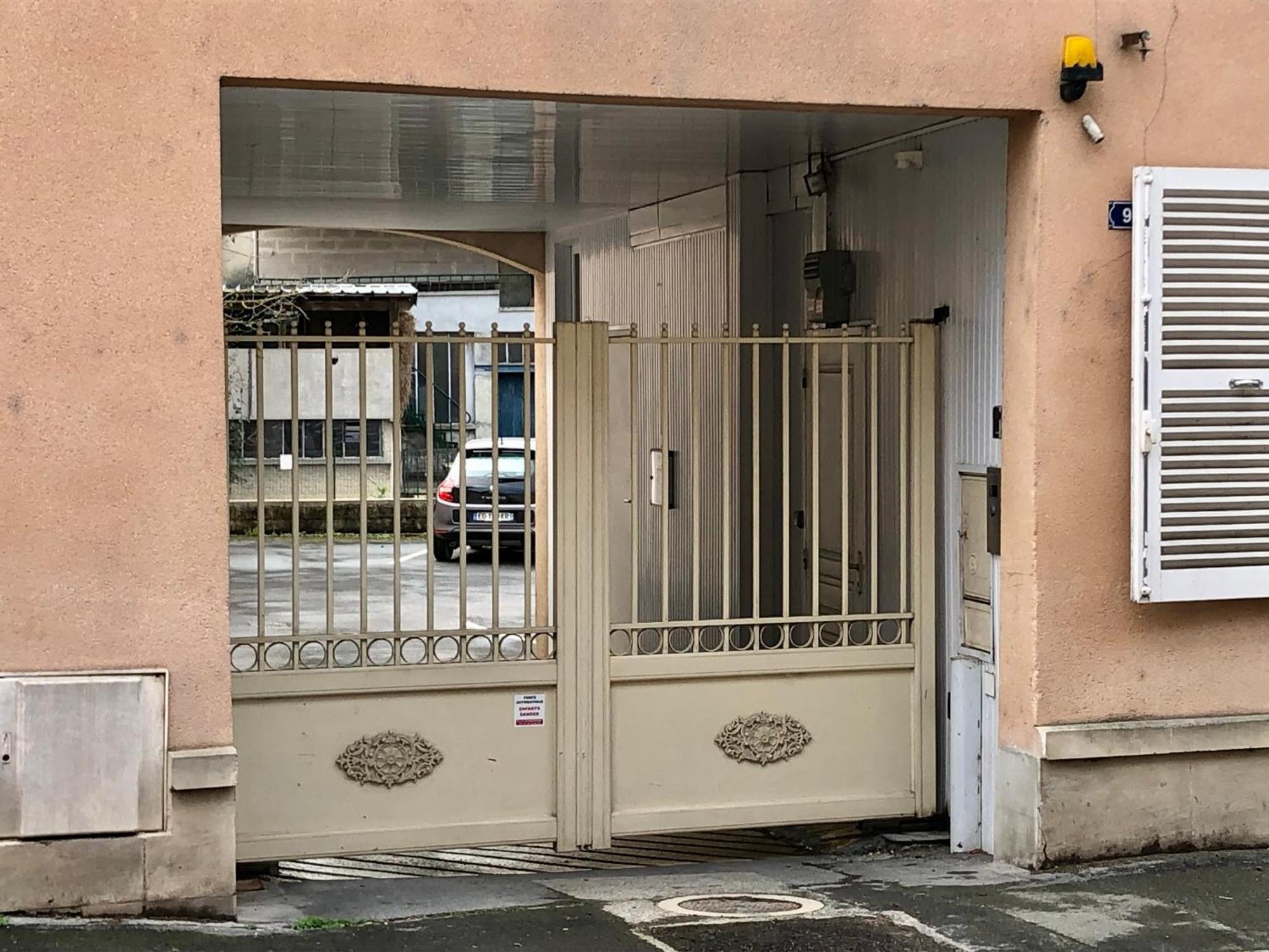 Logement Centre Ville D'Epernay Avec Parking Prive Екстер'єр фото